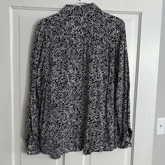 White Stag Black and White Patterned Blouse - Picture 4 of 4